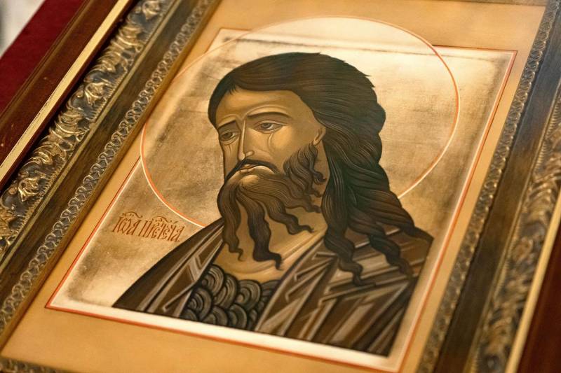 Сегодня православная церковь отмечает Рождество честного славного Пророка, Предтечи