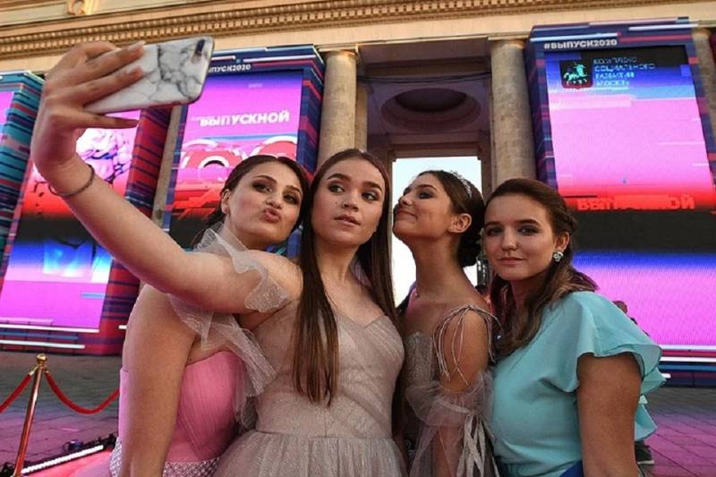 Выпускной 2023 в Парке Горького пройдёт под песни популярных артистов, которых молодые люди сами выбрали путём голосования