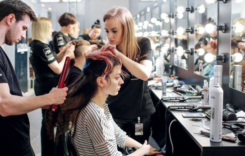 Праздник творцов красоты — День парикмахера — в 2023 году отмечают 13 сентября