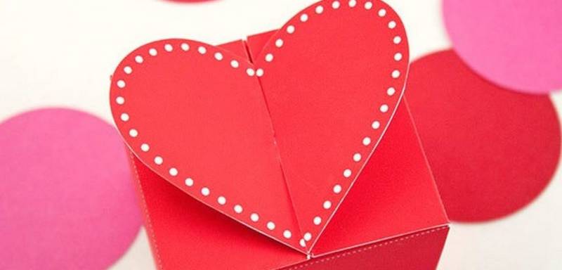 Как поздравить сотрудников и учителей в День Святого Валентина и что им подарить