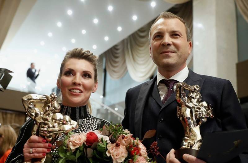 Слухи о разводе Скобеевой и Попова, откуда они