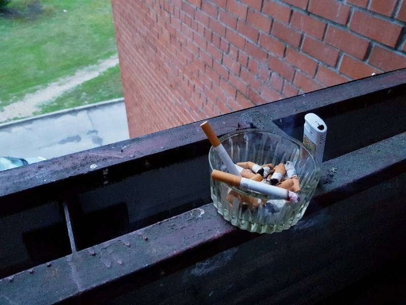 Как взыскать компенсацию с курящего соседа по квартире в 2022 году, советы юристов