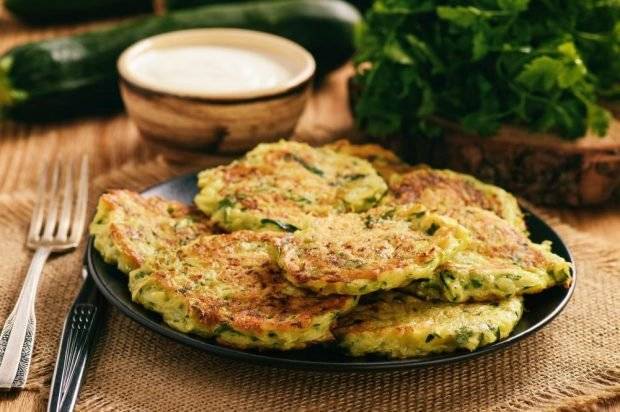 Как приготовить мега вкусные оладьи из цукини с чесноком, рецепт