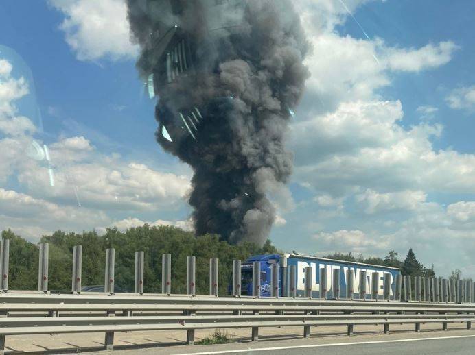 В Московской области горит один из крупнейших складов магазина Ozon