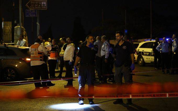 В Иерусалиме у Стены Плача неизвестный расстрелял автобус с людьми 