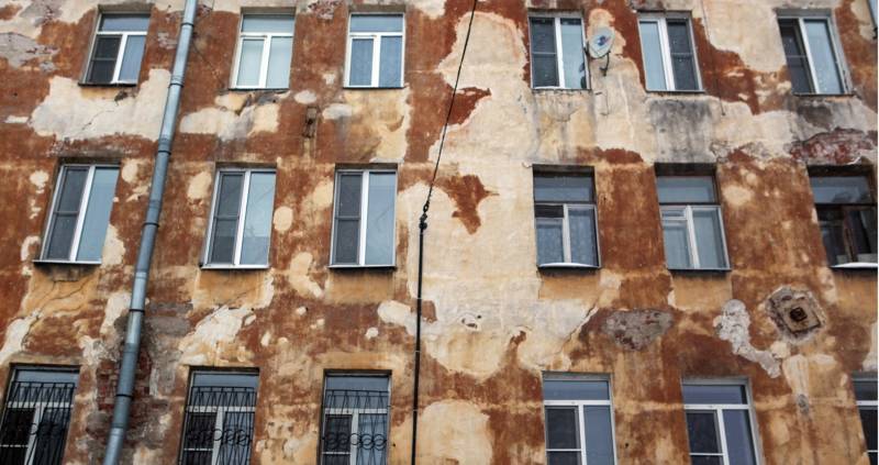 В регионах РФ начнут расселять граждан из аварийного жилья