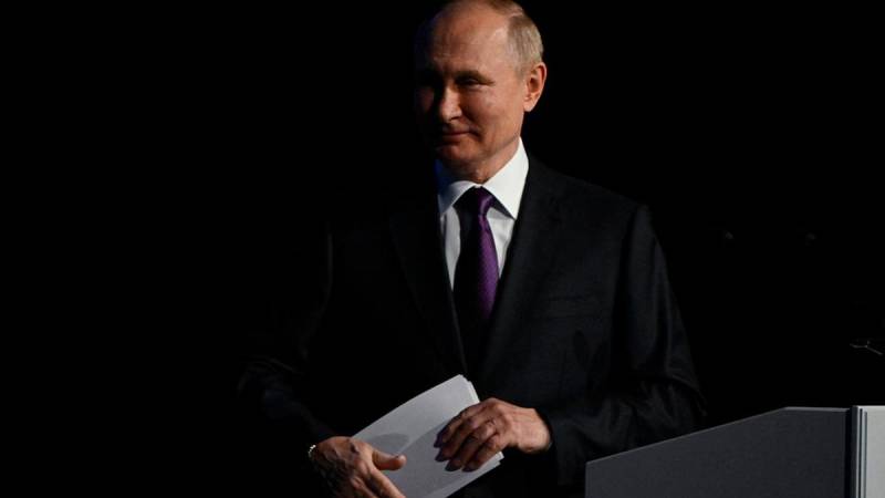 Президент Путин подписал закон о полном запрете ЛГБТ в РФ
