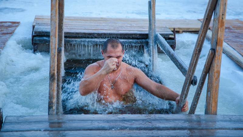 Традиции и места: где окунуться на Крещение в Крыму?