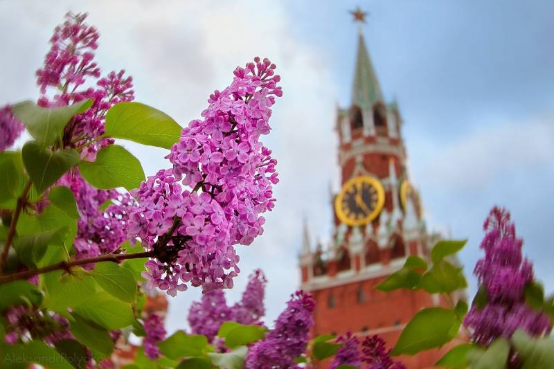 Майские выходные в РФ в 2023 году: сколько дней отдыхаем, выгодно ли брать отпуск, какая погода будет на Первомай и День Победы