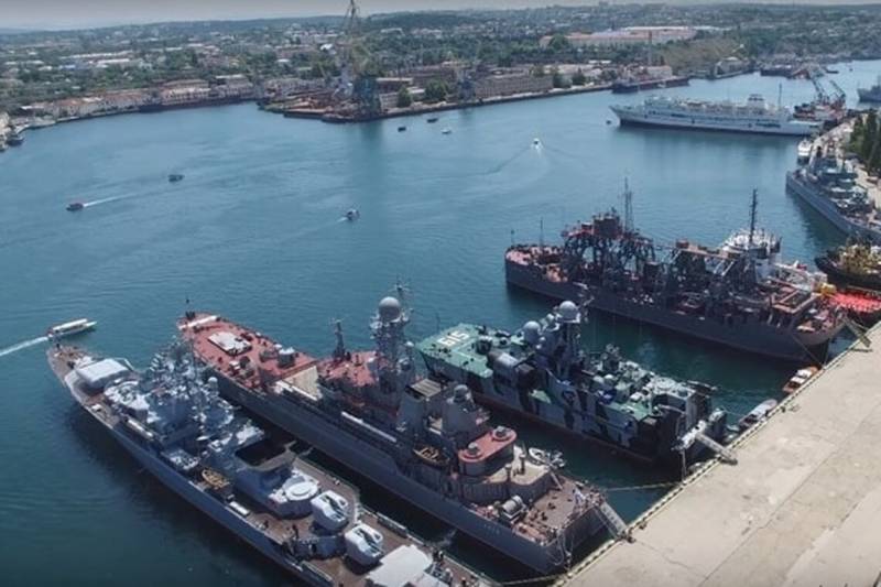 Атака трех беспилотников на морскую бухту в Крыму