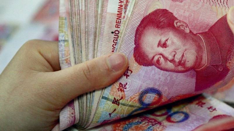 Юань вдвое популярнее евро для сбережений россиян в 2023 году: в чем выгоды и риски китайской валюты