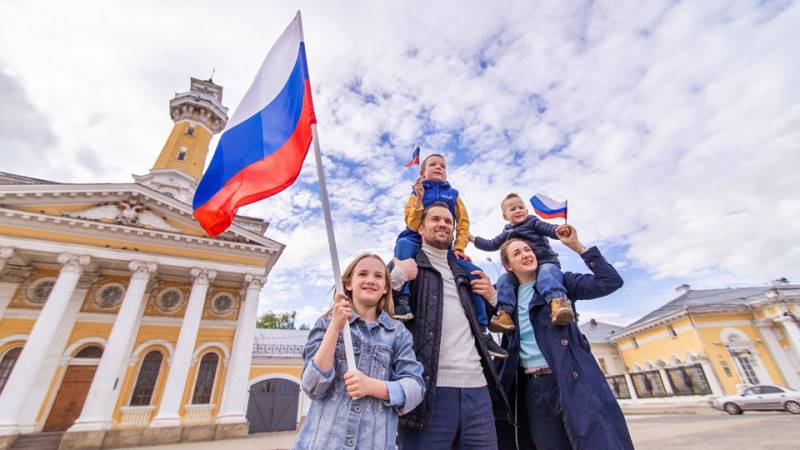 Как отдыхаем 12 июня - День России - и кому оплатят работу в госпраздник по двойному тарифу