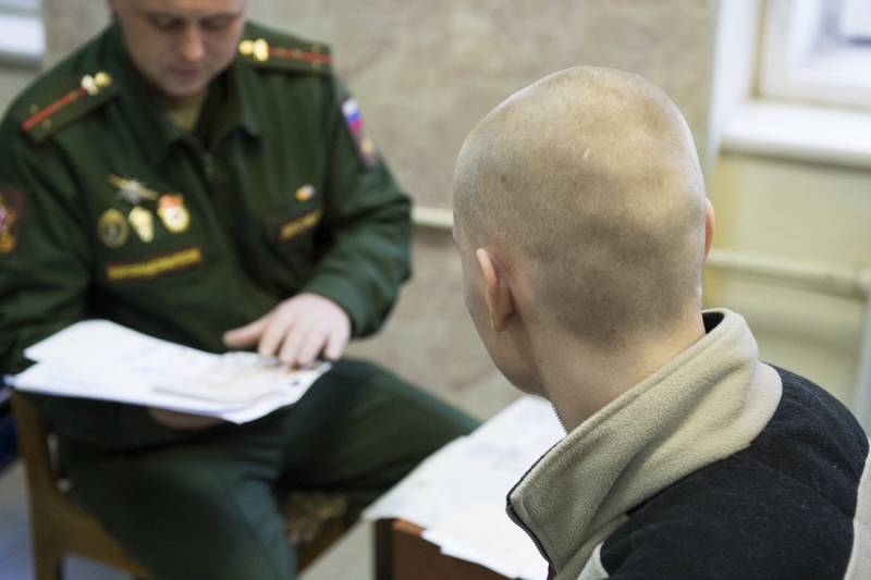 Ограничения со всех сторон: юрист рассказал, как будут наказывать за уклонение от службы в армии РФ