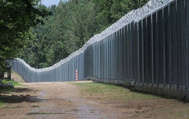 Почему Варшава решила построить барьер на границе с Белоруссией: причины и последствия
