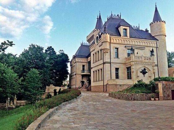 Семейный замок Пугачевой в Грязи станет крематорием: Барецкий рассказал, за сколько купил дом и почему собирается что будет делать с ним дальше 