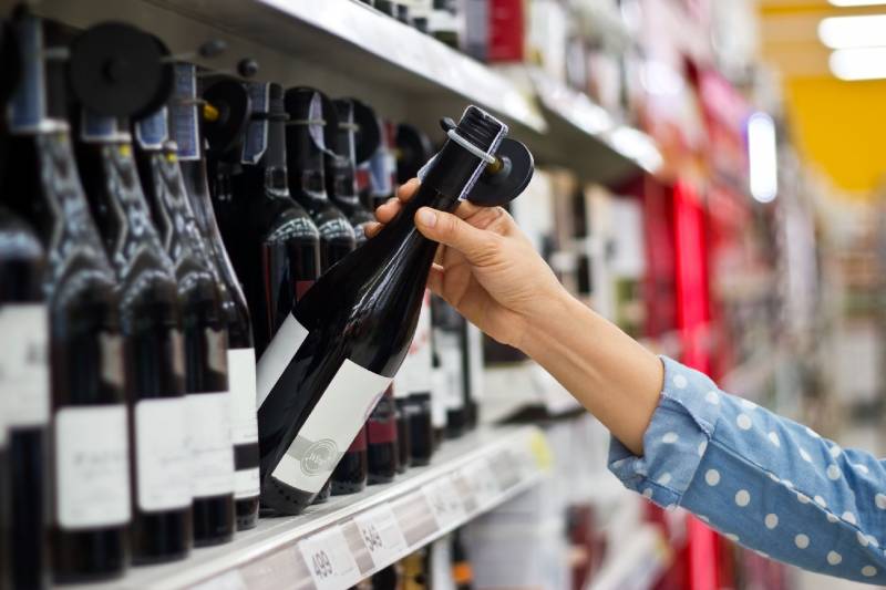 Традиционный запрет на продажу алкоголя в День знаний будет действовать в ряде регионов РФ 1 сентября 2023 года