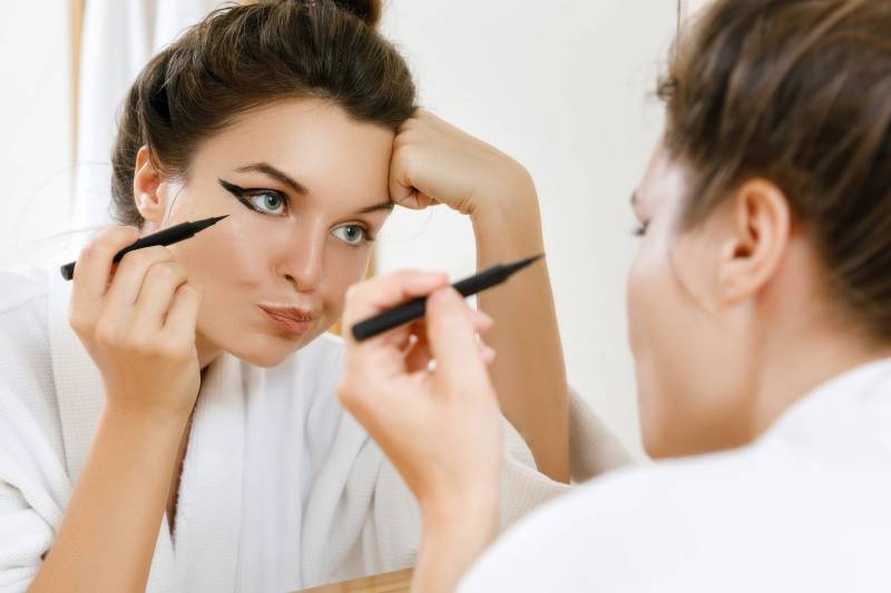 Секрет красивого макияжа: как избежать грустных глаз, свекольных щек и «возрастной» шеи