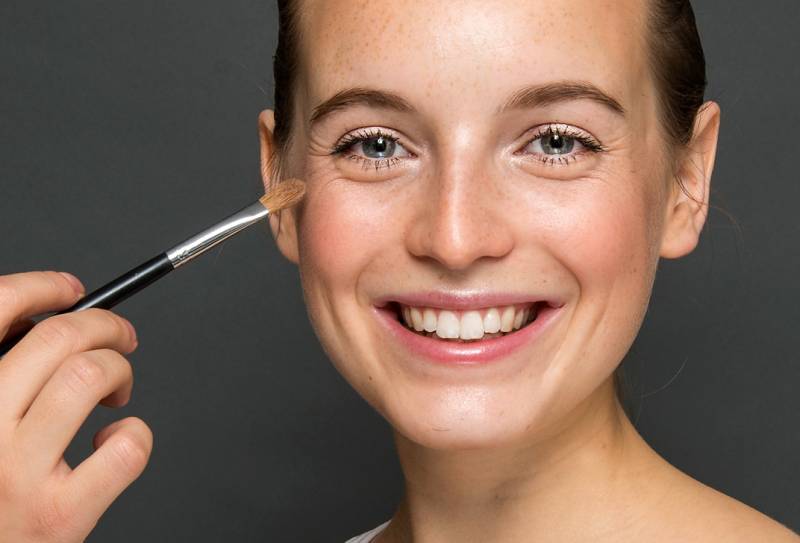 Секрет красивого макияжа: как избежать грустных глаз, свекольных щек и «возрастной» шеи 