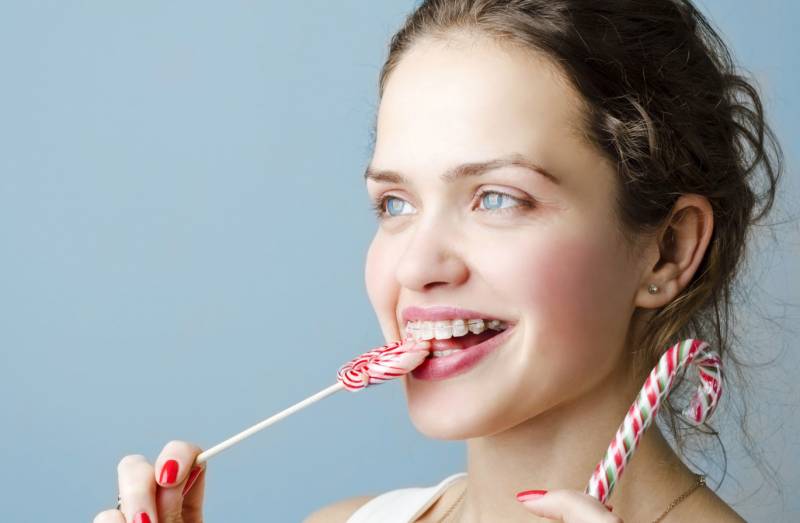 Стоматолог назвал продукты, которые сильнее всего портят зубы не только у детей